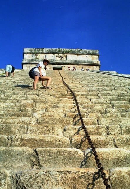 escalar Pirámide de Chichén Itzá o el Castillo