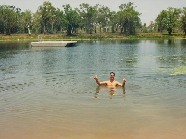 bañarse en un río australiano - visitar el parque kakadu