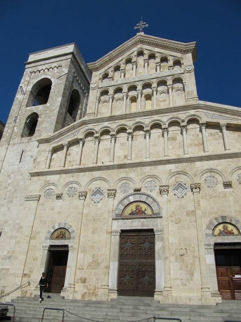 Fachada de la catedral - qué ver en Cagliari