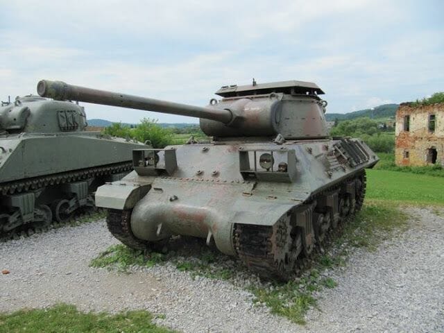 tanque M-36, cañon 90mm, tanque velocidad 40 km/h, tanque de 5 soldados, tanque de EEUU