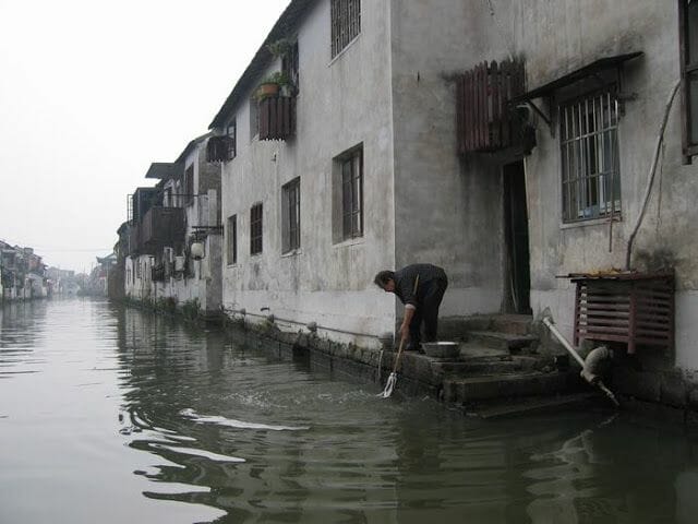 Lavando ropa en canales de Suzhou