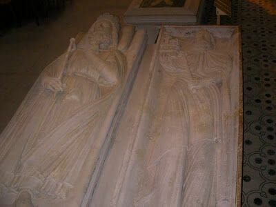reyes de francia enterrados en catedral de Saint Denis