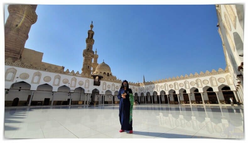 vestido de mujer para entrar a mezquita Al Azhar