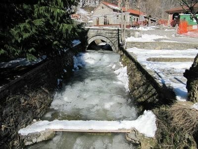 río junto al monasterio de Rila