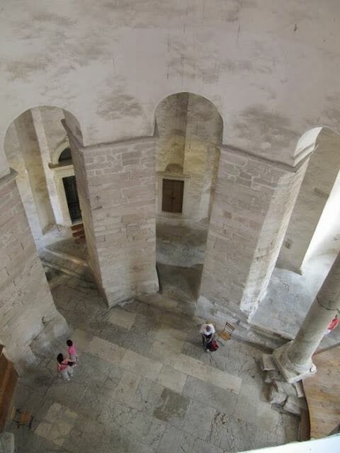 interior iglesia de San Donato en Zadar