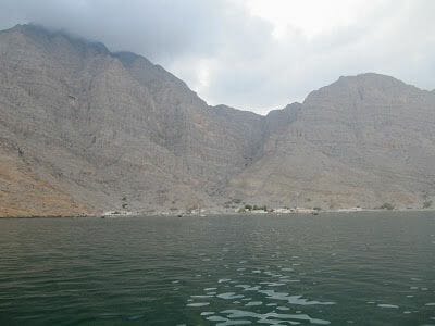 crucero por los fiordos de Musandam por Omán 