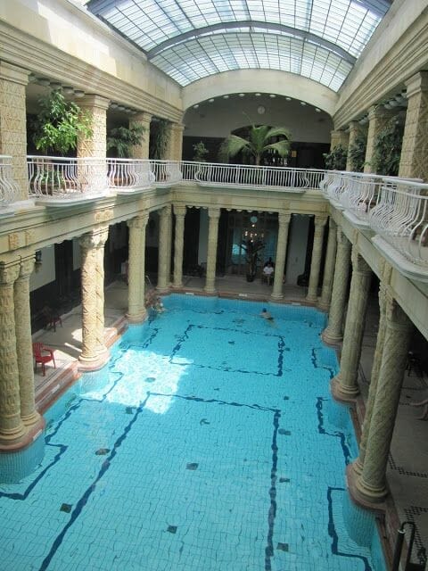 piscina cubierta balneario Gellert