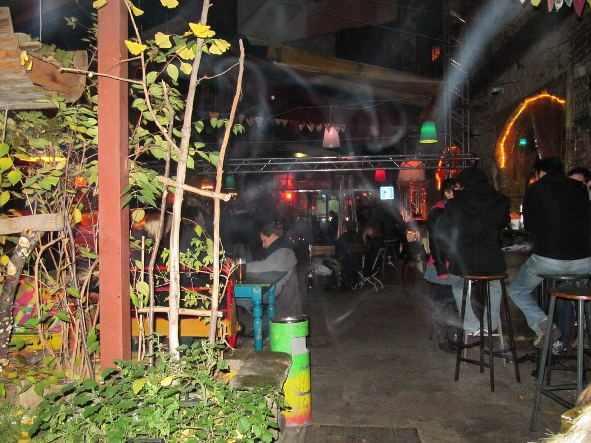 Simpla Bar, Szimpla Kertmozi, bares de Budapest