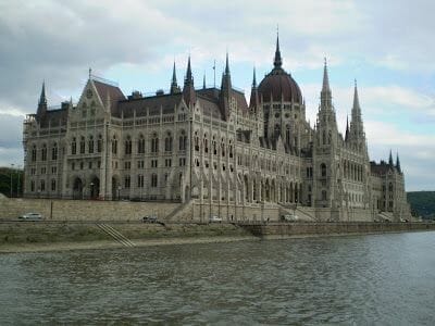 parlamento budapest danubio