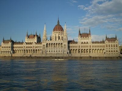 parlamento desde paseo en barco budapest