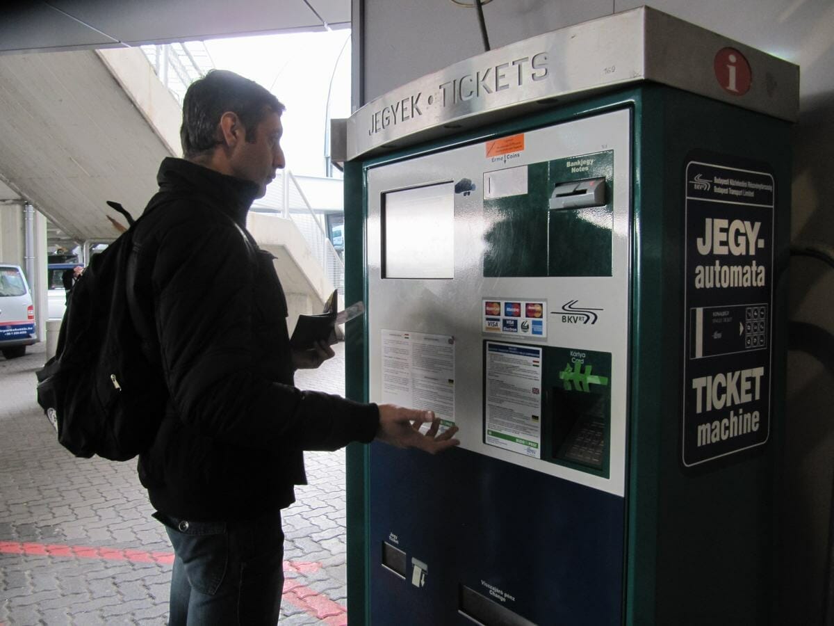 Aeropuerto Budapest, máquina billetes