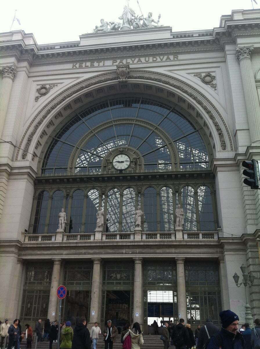 Fachada principal Estación de trenes de Budapest, Keleti