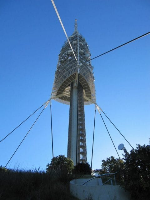 vista torre collserola desde abajo