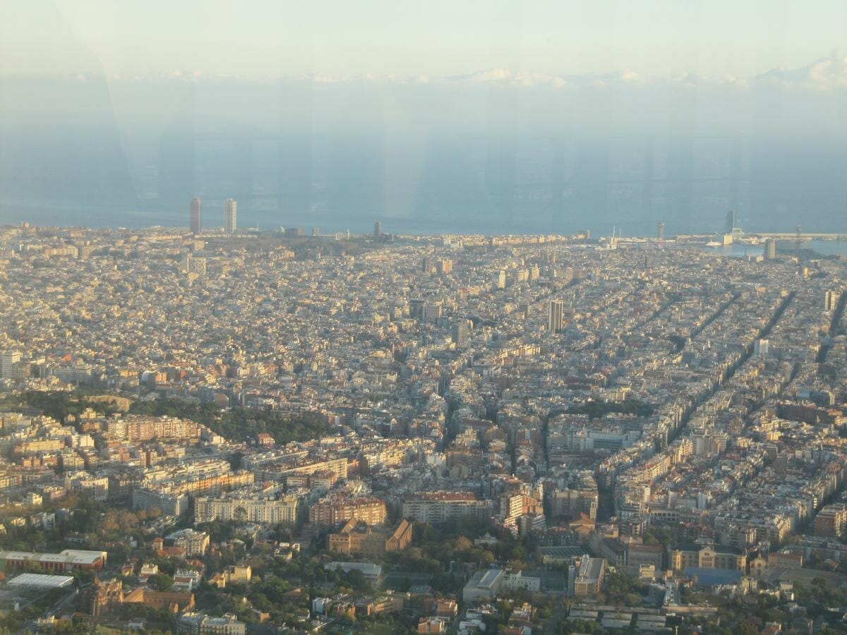 Vistas de Barcelona desde el Mirador Torre de Collserola 