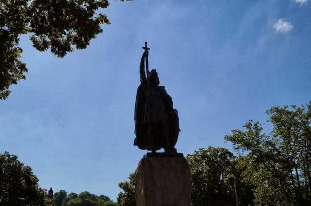 estatua del rey Alfred