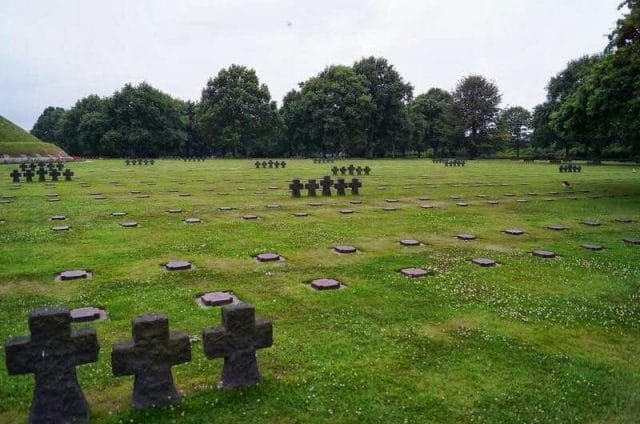 cementerio de La Cambe, cementerio aleman, cementerio normandia