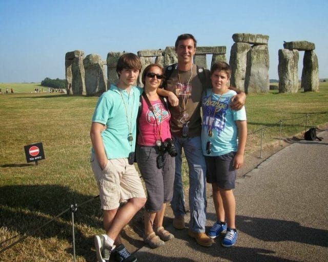 Círculo de piedras de Stonehenge Inglaterra en familia