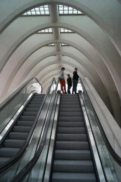 Estación de tren de Calatrava, escaleras mecánicas