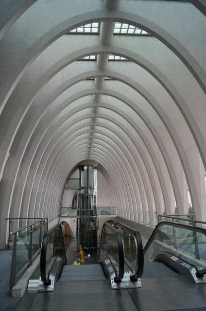 estación de tren de Lieja escaleras mecánicas