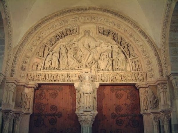 timpano santa Magdalena Vezelay, timpano romanico, romanico pleno, escultura romanica, escultura francia, romanico francia, mision de apostoles, sante madaleine Vezelay