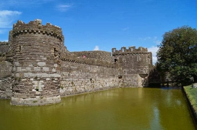 foso castillo de Beaumaris