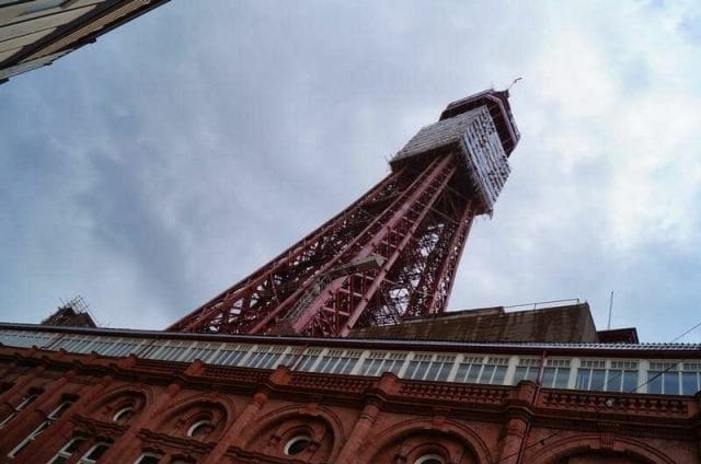 Torre de Blackpool Inglaterra desde abajo
