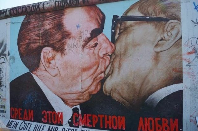 mural del beso de Leónidas Breznev