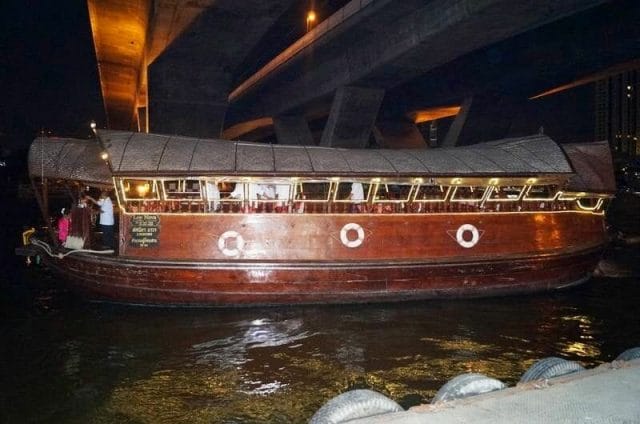 crucero con cena por el rio Chao Phraya barco