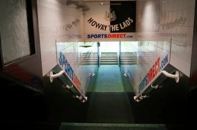 camino vestuarios estadio de fútbol del Newcastle