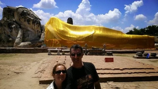 ruinas ayutthaya Wat Lokayasutharam o Buda reclinado