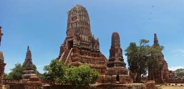 ruinas ayutthaya Wat Chaiwatthanaram