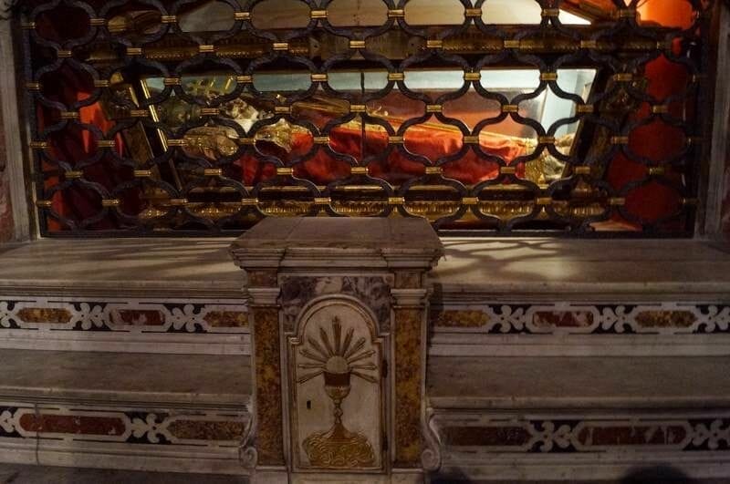 sepulcro del Papa Sixto I catedral savona