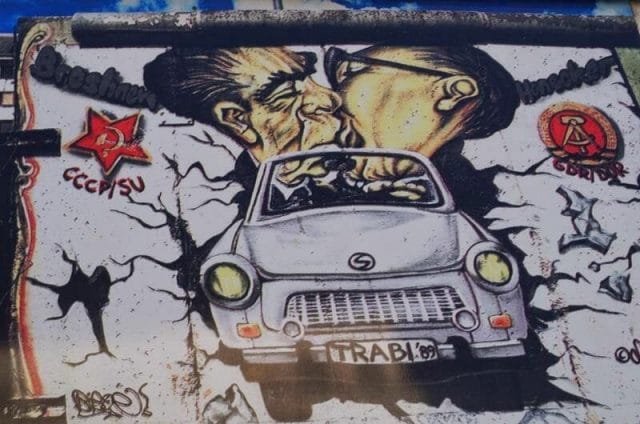 mural del beso en Berlín