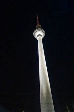 La torre de la TV berlin de noche