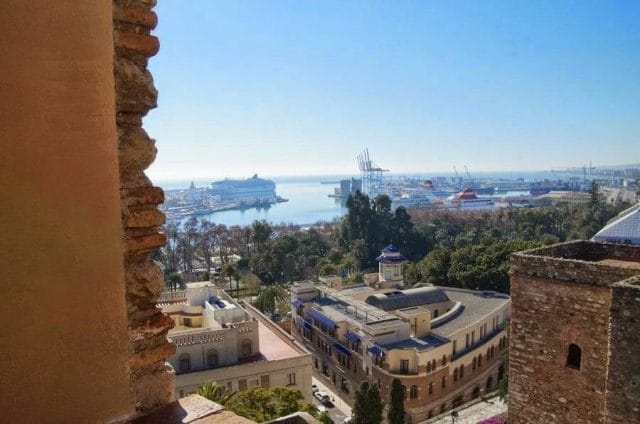 puerto de cruceros desde la Alcazaba de Málaga
