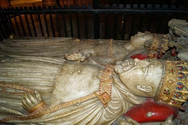 tumbas como las del rey Enrique IV y Juana de Navarra