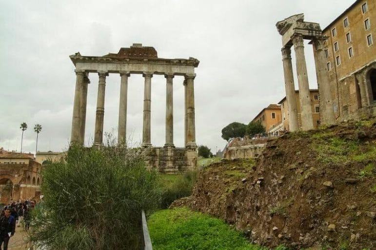 foro romano Templo de Vespasiano