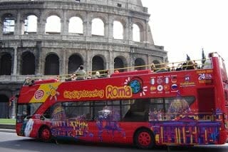 Bus turístico en Coliseo