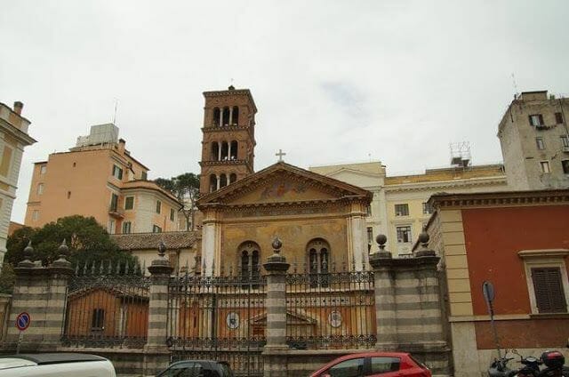 iglesia del siglo IV roma junto 