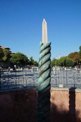 Columna de las Serpientes, Columna Serpentina, Trípode de Delfos,Trípode de Platea