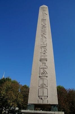 obelisco de Tutmosis III del templo de Karnak al hipódromo de Estambul