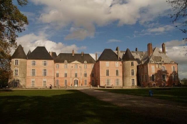 El castillo de Meung-Sur-Loire parte trasera y jardines