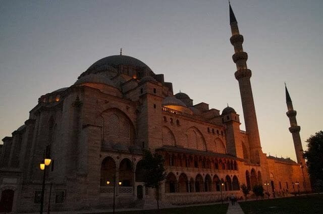 mezquita suleymaniye de noche