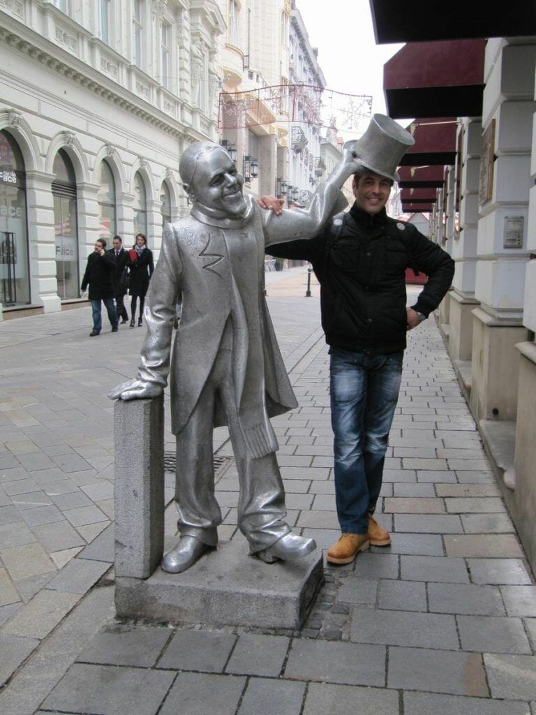 el bello Ignaz, estatua de bratislava del sombrero de copa