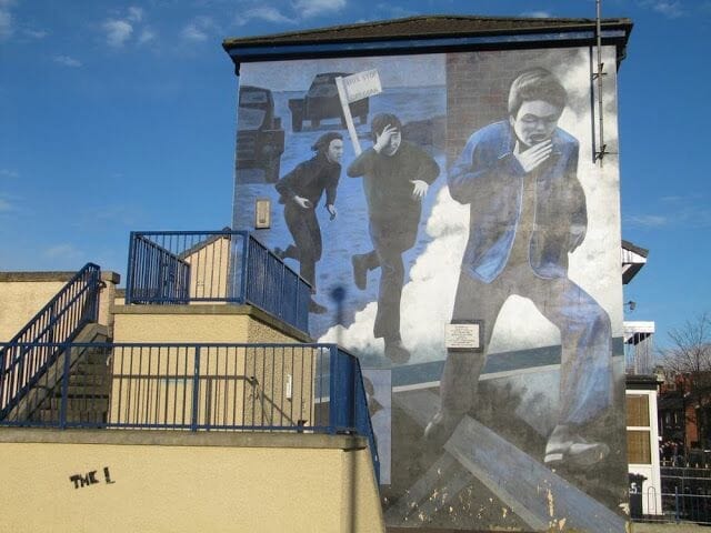murales de Derry niños corriendo