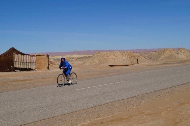 pozos de agua bereberes, en bici por el desierto, jaimas