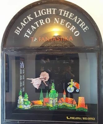 vale la pena el teatro negro de Praga