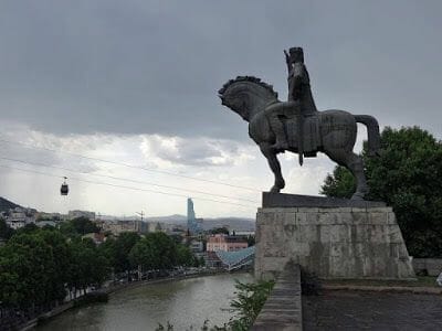 estatua ecuestre del Rey Gorgasali qué ver en Tiflis