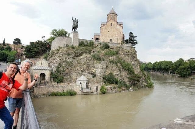 estatua ecuestre del Rey Gorgasali y río Kurá qué ver en Tiflis