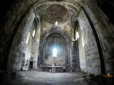 monasterio de SANAHIN por dentro